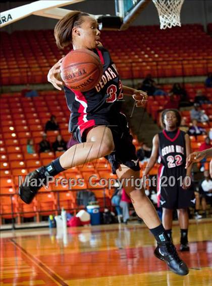 Thumbnail 3 in Midland vs. Cedar Hill (Texas UIL 5A Region 1 Semifinal) photogallery.