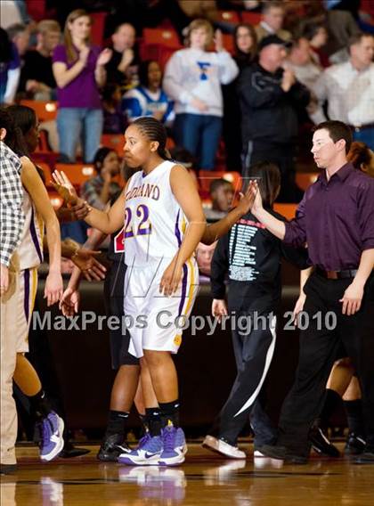 Thumbnail 3 in Midland vs. Cedar Hill (Texas UIL 5A Region 1 Semifinal) photogallery.
