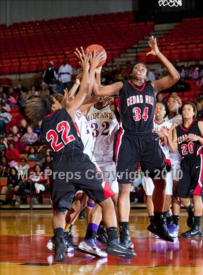 Thumbnail 3 in Midland vs. Cedar Hill (Texas UIL 5A Region 1 Semifinal) photogallery.