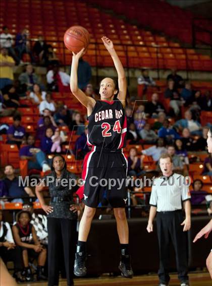 Thumbnail 1 in Midland vs. Cedar Hill (Texas UIL 5A Region 1 Semifinal) photogallery.