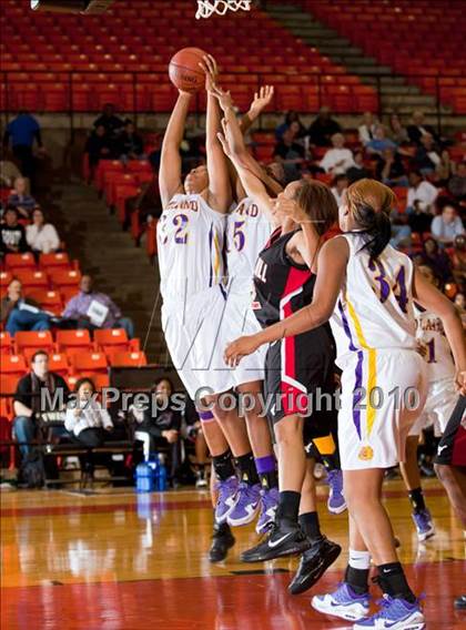 Thumbnail 1 in Midland vs. Cedar Hill (Texas UIL 5A Region 1 Semifinal) photogallery.