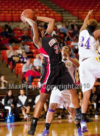Thumbnail 3 in Midland vs. Cedar Hill (Texas UIL 5A Region 1 Semifinal) photogallery.