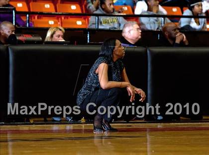 Thumbnail 2 in Midland vs. Cedar Hill (Texas UIL 5A Region 1 Semifinal) photogallery.
