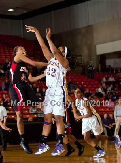 Thumbnail 3 in Midland vs. Cedar Hill (Texas UIL 5A Region 1 Semifinal) photogallery.