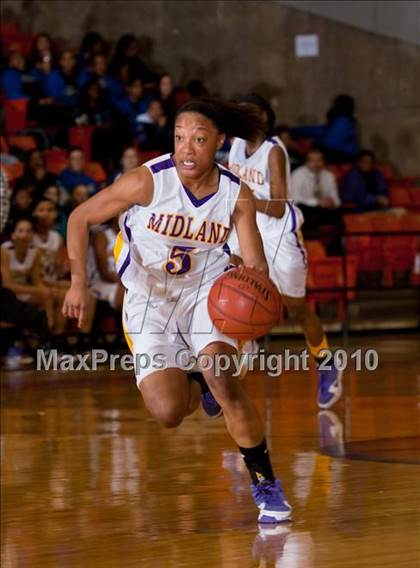 Thumbnail 1 in Midland vs. Cedar Hill (Texas UIL 5A Region 1 Semifinal) photogallery.