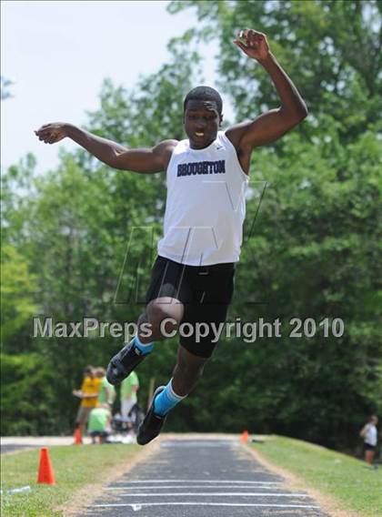 Thumbnail 2 in Bojangles Apex Lions Relays photogallery.