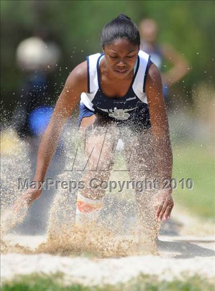 Thumbnail 3 in Bojangles Apex Lions Relays photogallery.