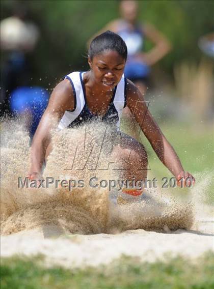 Thumbnail 2 in Bojangles Apex Lions Relays photogallery.