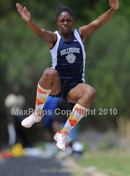 Thumbnail 3 in Bojangles Apex Lions Relays photogallery.