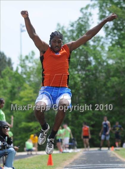 Thumbnail 1 in Bojangles Apex Lions Relays photogallery.