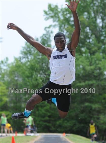 Thumbnail 3 in Bojangles Apex Lions Relays photogallery.