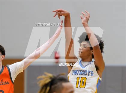 Thumbnail 2 in Douglass vs. Putnam City West (Hoopin on the Hill) photogallery.