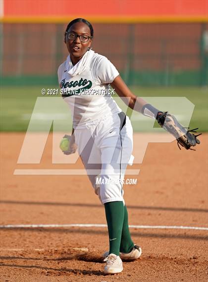 Thumbnail 3 in Desoto @ Cedar Hill photogallery.