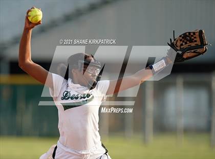 Thumbnail 3 in Desoto @ Cedar Hill photogallery.