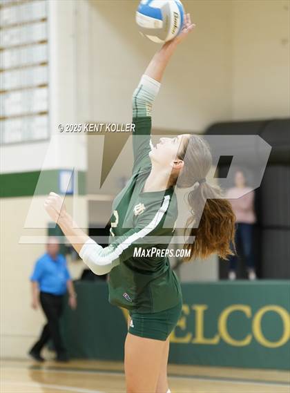 Thumbnail 3 in Notre Dame Prep vs. Rochester (Notre Dame Prep Quad) photogallery.