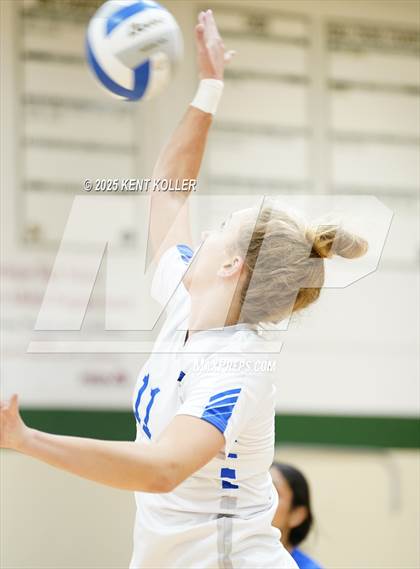 Thumbnail 3 in Notre Dame Prep vs. Rochester (Notre Dame Prep Quad) photogallery.