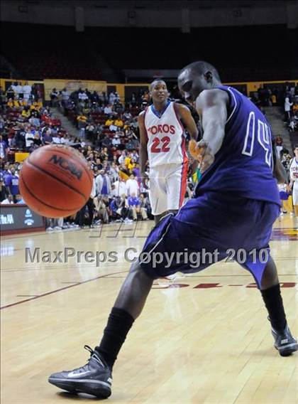 Thumbnail 1 in Chavez vs. Mountain View (AIA 5A-I State Tournament) photogallery.