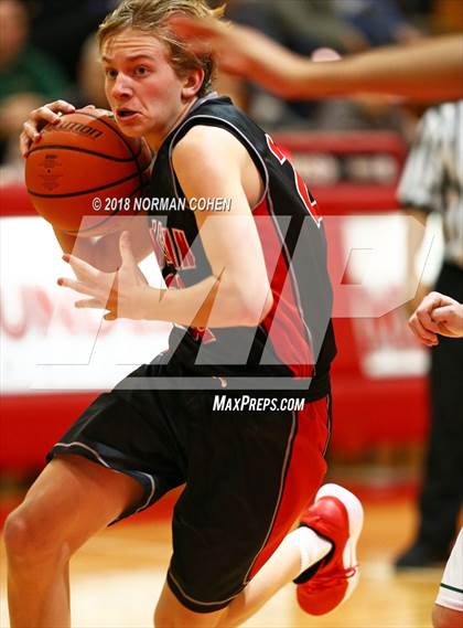 Thumbnail 2 in Fremd vs. Mundelein photogallery.