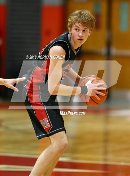 Thumbnail 3 in Fremd vs. Mundelein photogallery.