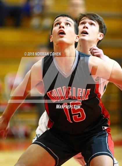 Thumbnail 3 in Fremd vs. Mundelein photogallery.