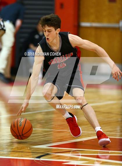 Thumbnail 3 in Fremd vs. Mundelein photogallery.