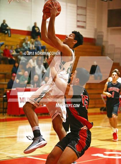 Thumbnail 3 in Fremd vs. Mundelein photogallery.