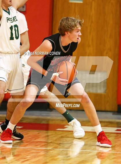Thumbnail 3 in Fremd vs. Mundelein photogallery.
