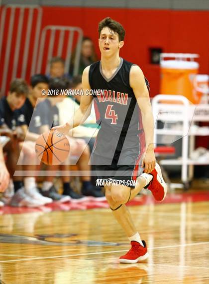 Thumbnail 3 in Fremd vs. Mundelein photogallery.