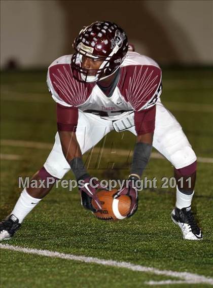 Thumbnail 2 in A&M Consolidated vs. Stony Point (5A Region 2 Regional Playoffs) photogallery.