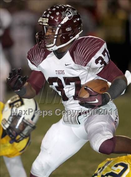 Thumbnail 2 in A&M Consolidated vs. Stony Point (5A Region 2 Regional Playoffs) photogallery.