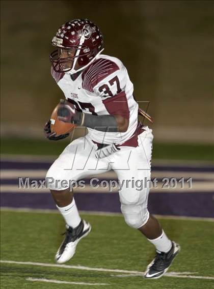 Thumbnail 2 in A&M Consolidated vs. Stony Point (5A Region 2 Regional Playoffs) photogallery.