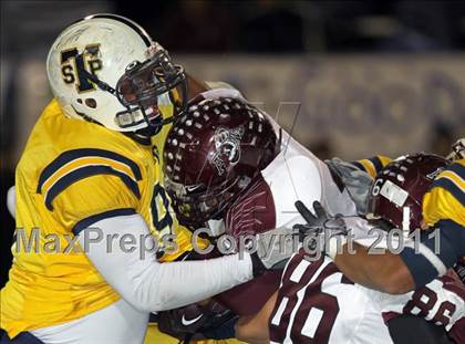 Thumbnail 3 in A&M Consolidated vs. Stony Point (5A Region 2 Regional Playoffs) photogallery.