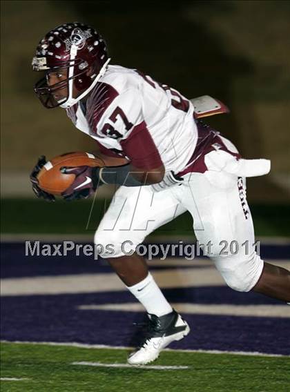 Thumbnail 1 in A&M Consolidated vs. Stony Point (5A Region 2 Regional Playoffs) photogallery.