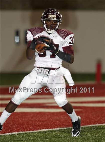 Thumbnail 1 in A&M Consolidated vs. Stony Point (5A Region 2 Regional Playoffs) photogallery.
