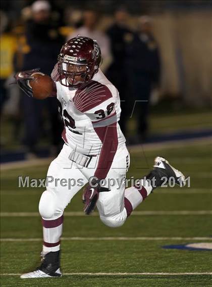 Thumbnail 3 in A&M Consolidated vs. Stony Point (5A Region 2 Regional Playoffs) photogallery.