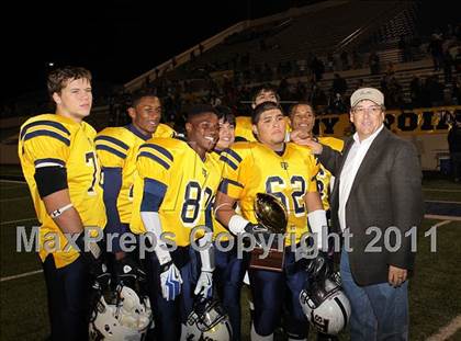 Thumbnail 3 in A&M Consolidated vs. Stony Point (5A Region 2 Regional Playoffs) photogallery.