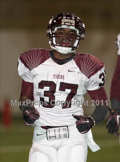 Thumbnail 1 in A&M Consolidated vs. Stony Point (5A Region 2 Regional Playoffs) photogallery.