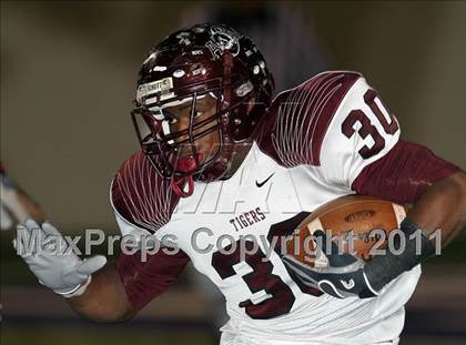 Thumbnail 2 in A&M Consolidated vs. Stony Point (5A Region 2 Regional Playoffs) photogallery.
