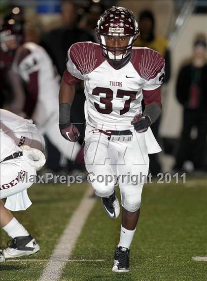 Thumbnail 3 in A&M Consolidated vs. Stony Point (5A Region 2 Regional Playoffs) photogallery.