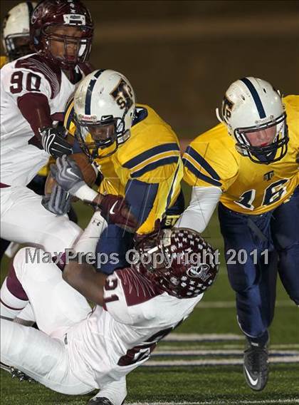 Thumbnail 2 in A&M Consolidated vs. Stony Point (5A Region 2 Regional Playoffs) photogallery.