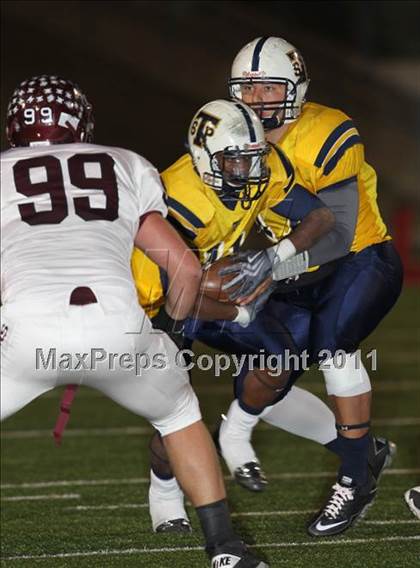 Thumbnail 3 in A&M Consolidated vs. Stony Point (5A Region 2 Regional Playoffs) photogallery.