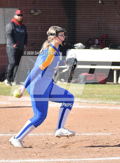 Thumbnail 3 in Lipan vs Mineral Wells (Millsap Tournament) photogallery.