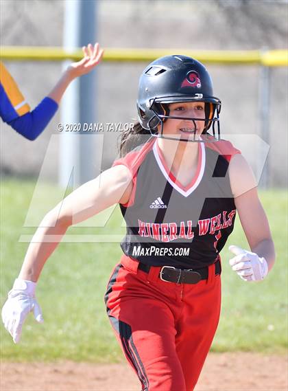 Thumbnail 2 in Lipan vs Mineral Wells (Millsap Tournament) photogallery.