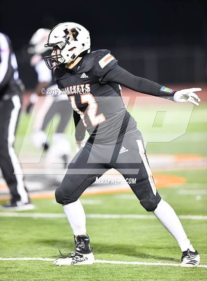 Thumbnail 1 in Iowa Park vs. Ferris (UIL 4A  Bi-District) photogallery.