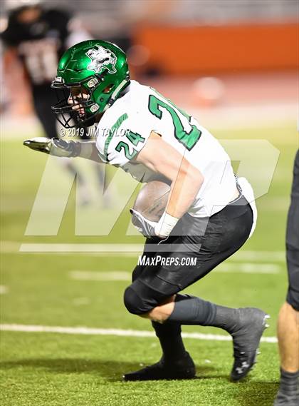 Thumbnail 1 in Iowa Park vs. Ferris (UIL 4A  Bi-District) photogallery.