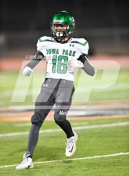 Thumbnail 3 in Iowa Park vs. Ferris (UIL 4A  Bi-District) photogallery.