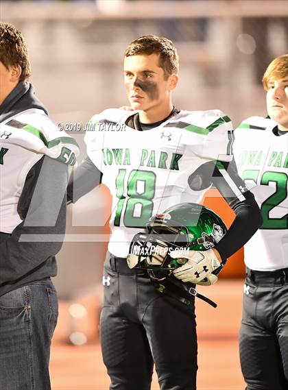 Thumbnail 1 in Iowa Park vs. Ferris (UIL 4A  Bi-District) photogallery.