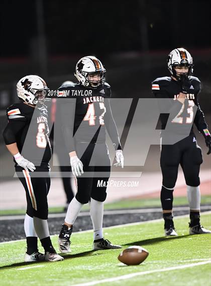 Thumbnail 3 in Iowa Park vs. Ferris (UIL 4A  Bi-District) photogallery.