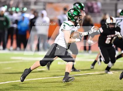 Thumbnail 1 in Iowa Park vs. Ferris (UIL 4A  Bi-District) photogallery.