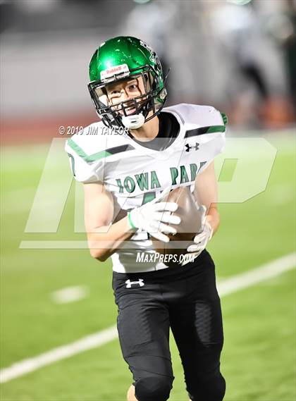 Thumbnail 1 in Iowa Park vs. Ferris (UIL 4A  Bi-District) photogallery.
